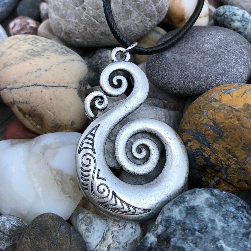 Men’s tribal wave necklace
